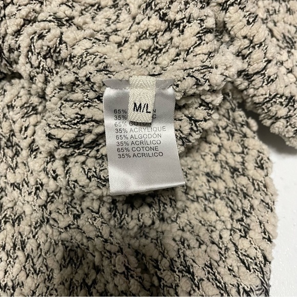 Fab'rik American Threads
Popcorn Yarn Super Cozy and Fluffy
Knit Hoodie size M/L - Picture 9 of 12